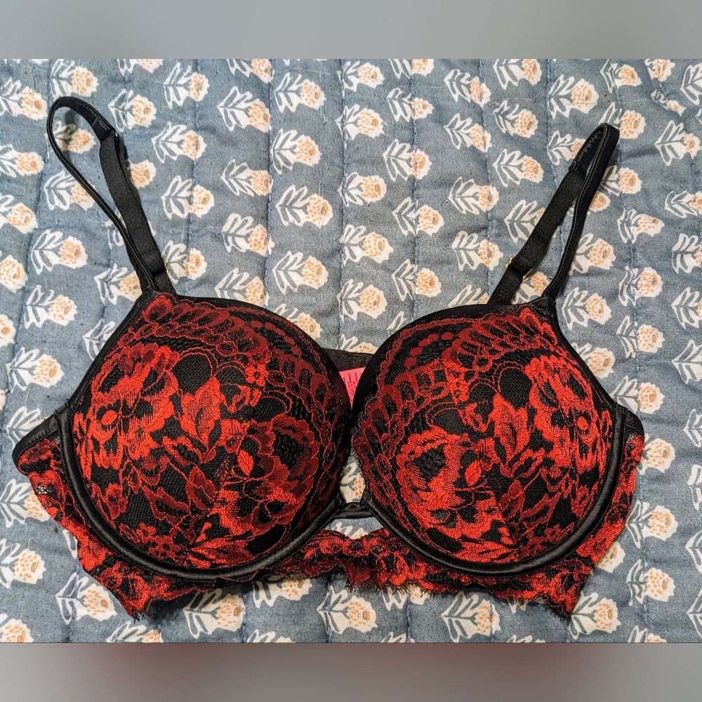 La SENZA Beyond Sexy Red Black Floral Lace Push Up Bra sz 36D Vampire